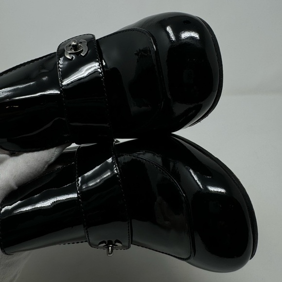 Pre-loved Cahanel shoes Size 39EU
Black Patent Moccasin heel Loafer Pumps - Picture 8 of 14